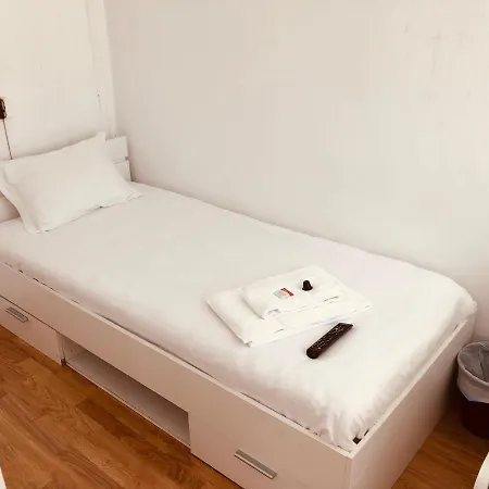 Rooms4all Πανσιόν