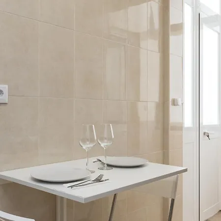 Rooms4all בית הארחה *